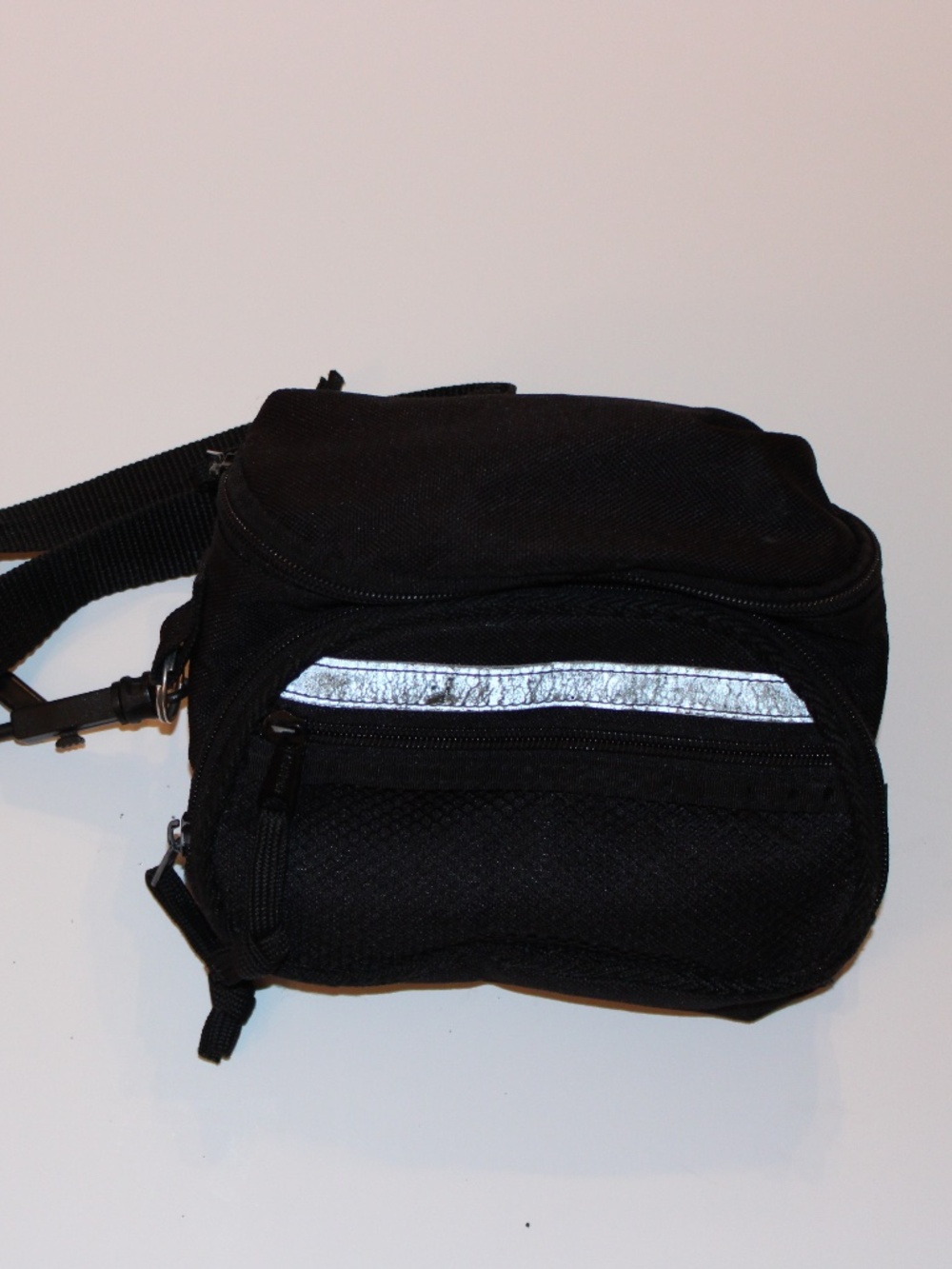 Eastsport Black Vintage Waist Pack Fanny Pack Reflective Multi Pocket